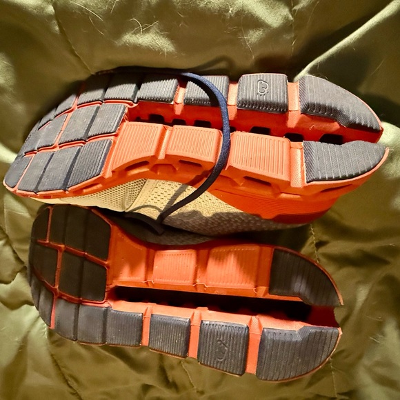 On Cloud Running MineralRust Sneakers - Picture 5 of 10